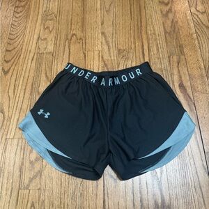Under Armour Women's Black and Gray Shorts Small